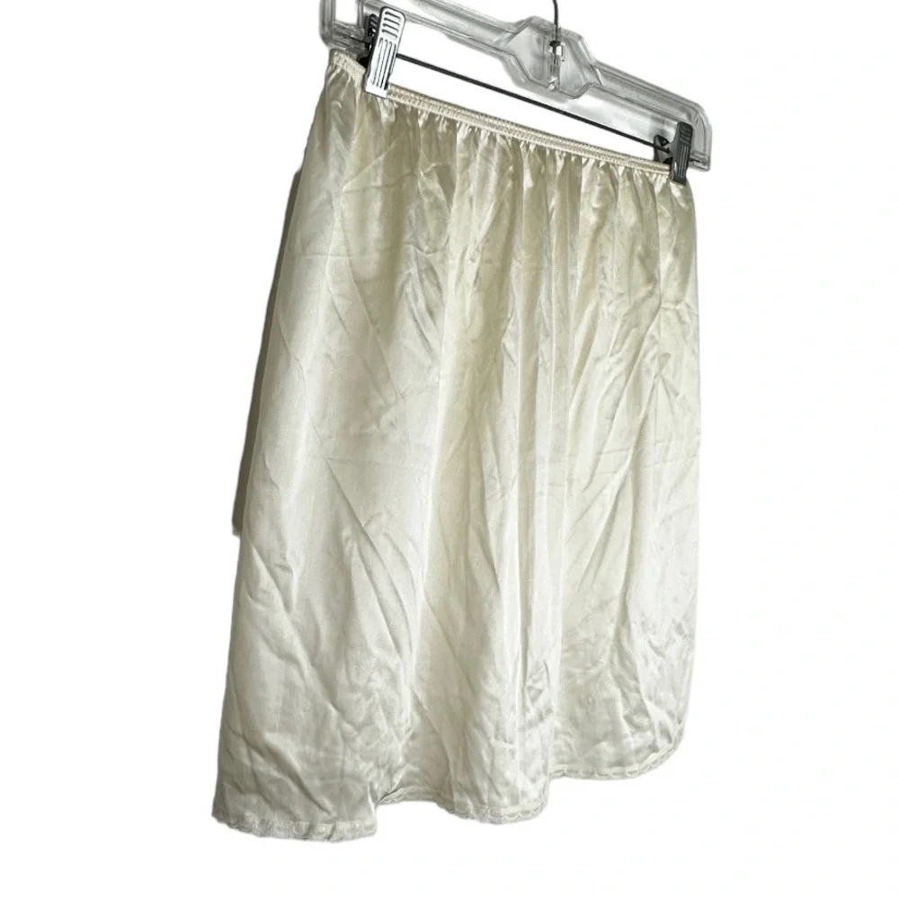Vintage Vanity Fair Nylon Slip - Picture 3 of 5